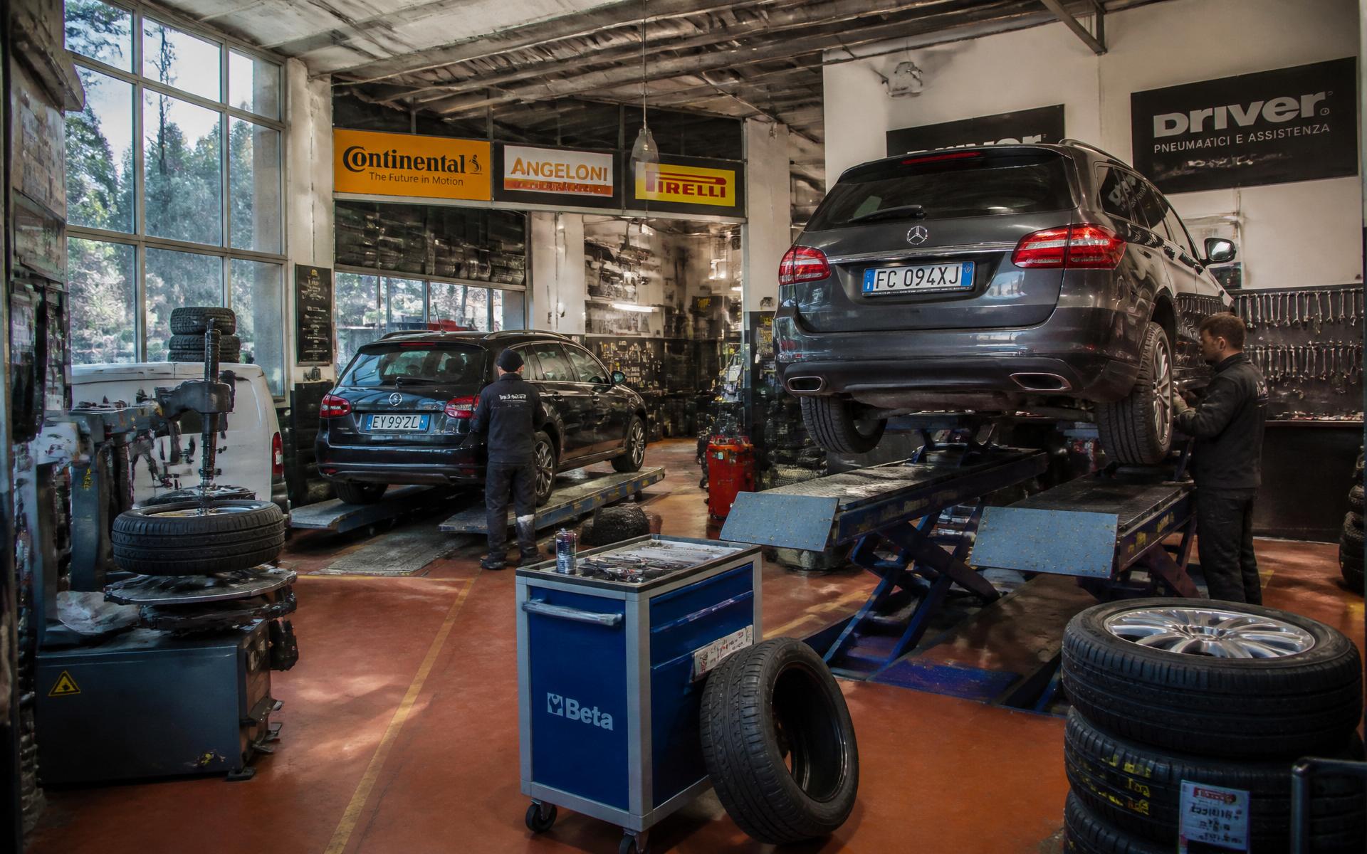 Officina Simone Gomme in azione